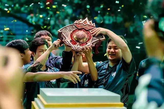 “墙内开花墙外香”：电竞出国门，总统成粉丝
